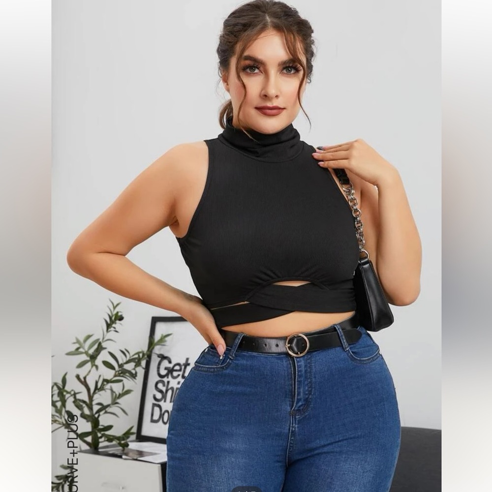 Got to go!! NWT Criss cross tie crop top - Size 2XL (16)